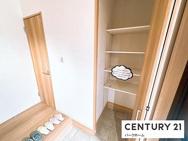 玄関も広々として大容量のシューズボックス完備