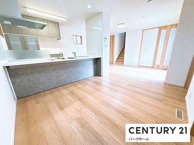 【リビング】リビングイン階段で家族とのコミュニケーションが自然と生まれます。