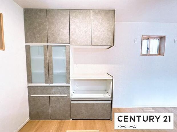 【キッチン】使い勝手と機能性を両立した快適キッチンです！カップボード付きです！