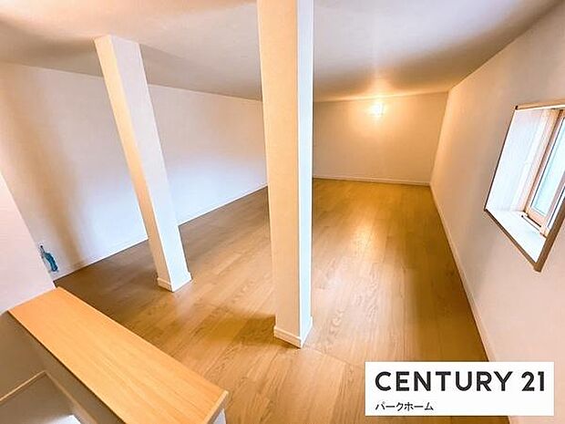 大容量の収納スペースが確保できる収納付き！階段で上り下りできるので、使い勝手もばっちり