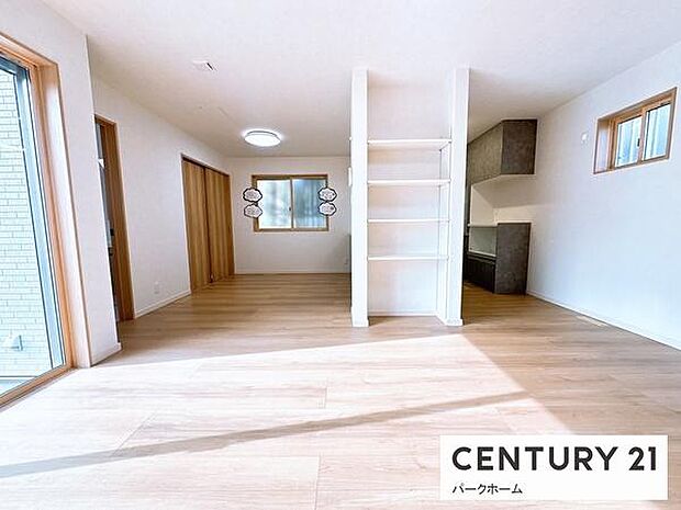 【収納】リビングに収納スペースがありとても便利です。