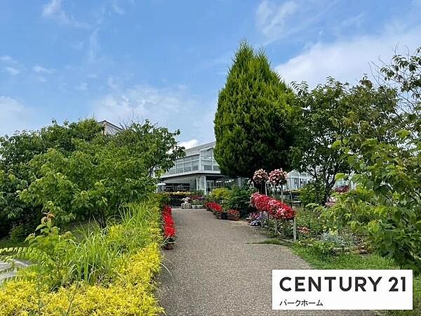 一里山公園まで1300m、【ご利用案内】 開館時間 9:00～17:00 【休館日】 月曜日、祝日の翌日、年末年始