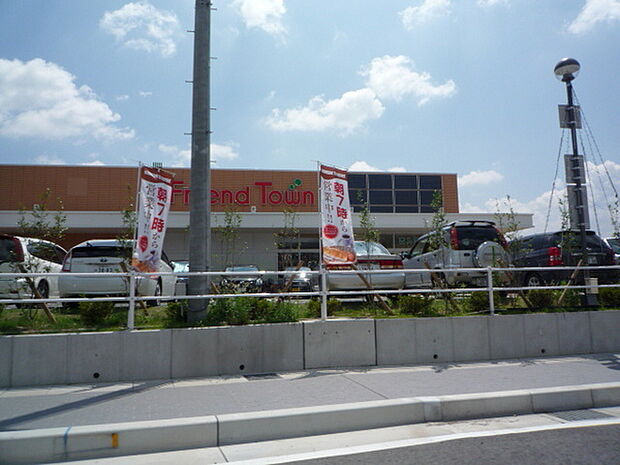 フレンドタウン瀬田川まで904m、【基本営業時間】 9:30〜21:00