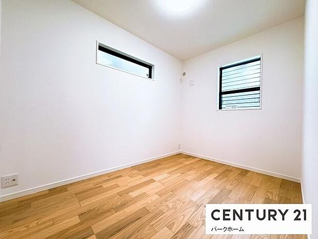 リビング横の洋室。ライフスタイルに合わせて、フレキシブルにお使いいただけます。