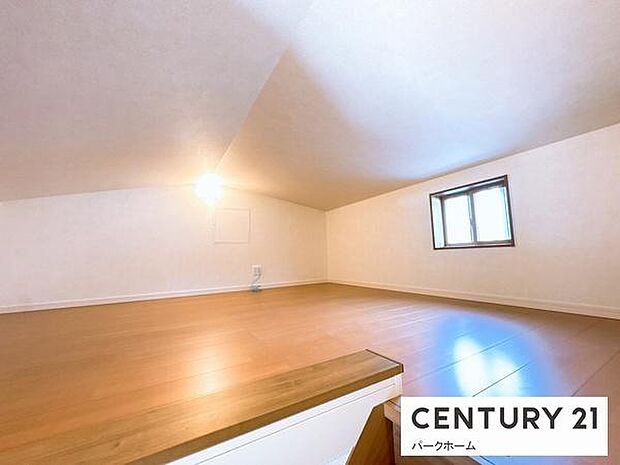 大容量の収納スペースが確保できる収納付き！階段で上り下りできるので、使い勝手もばっちり