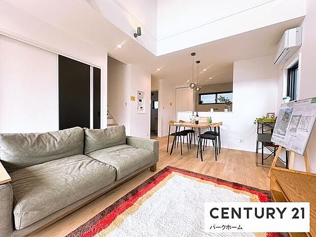 心地よい光と風が入るリビングです。