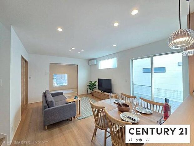 【リビング】大きな窓があり、陽当たりも良く、気持ちのいいリビングになっております！