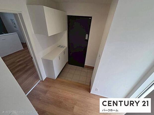 吹抜けがあり、明るく開放的です。