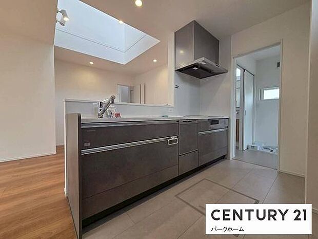 【キッチン】広々したキッチンでお料理もはかどります