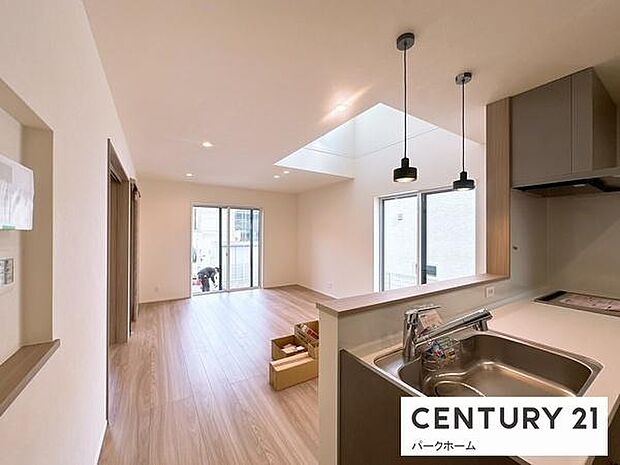 【ダイニング】家族だんらんを楽しめるダイニングルームです！