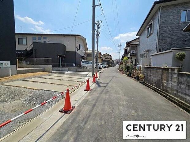 住宅が整然と並ぶエリアで、落ち着いた街並みが広がります