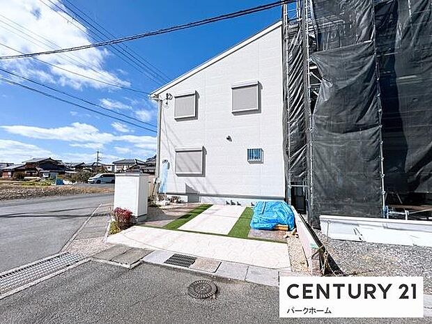 【庭スペース】お庭スペースもあり、お子様のプールなど色々な用途で使用できます!