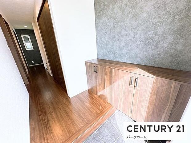 【玄関】玄関スペースです!シューズボックス付きです!