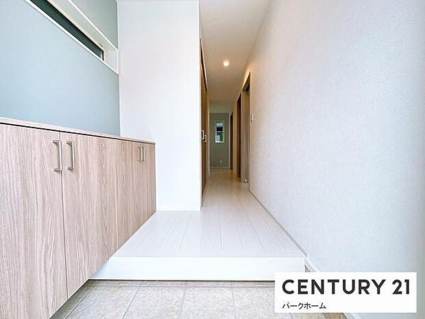 【玄関】玄関も広々として大容量のシューズボックス完備