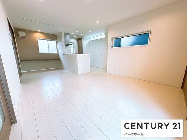 【ダイニング】家族だんらんを楽しめるダイニングルームです!