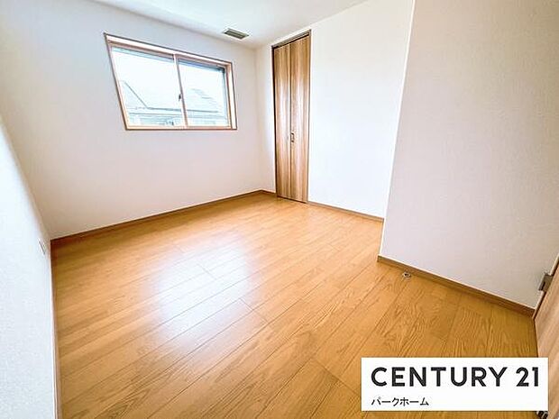 2階洋室。全居室2面採光です。