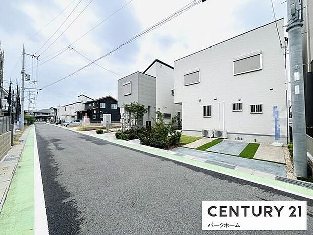 【前面道路】現地の前の道です!道幅は6m以上で広々しています!