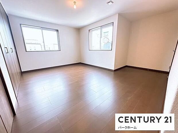 落ち着いた雰囲気の主寝室。