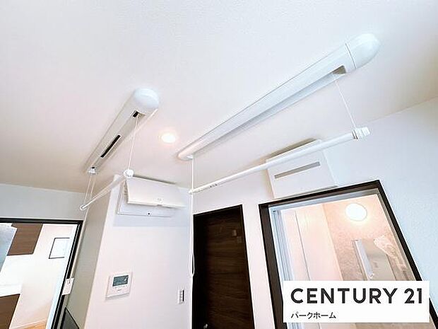 洗面室に勝手口が設けられてますので、洗濯物を外干しする際もスムーズです!