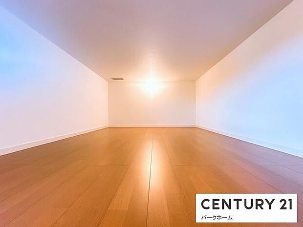 大容量の収納スペースが確保できる小屋裏収納付き!階段で上り下りできるので、使い勝手もいいです!