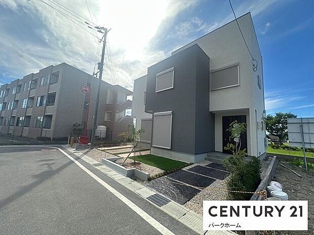 【前面道路】現地前面道路になります。