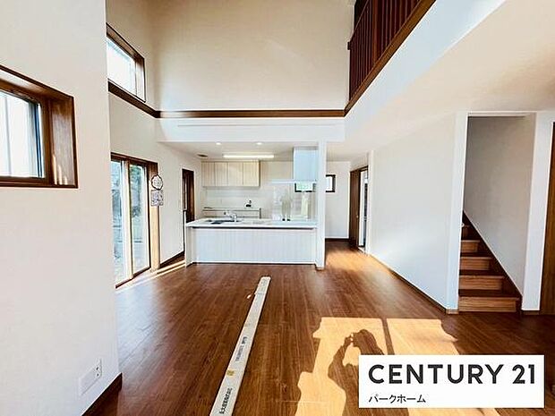 【リビング】リビングイン階段で家族とのコミュニケーションが自然と生まれます。