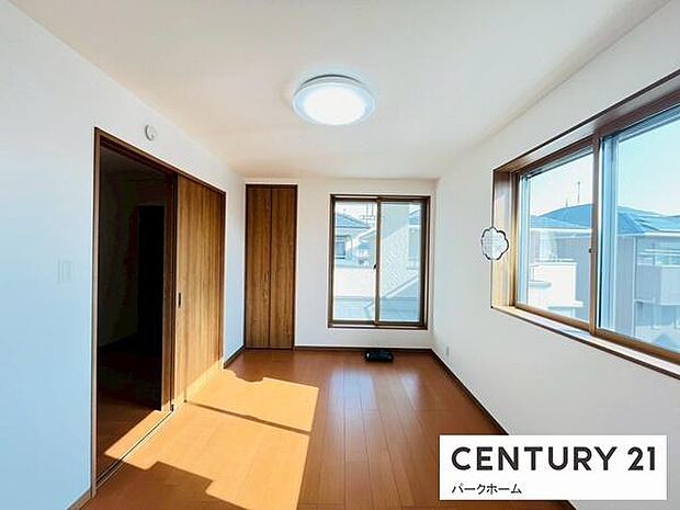 落ち着いた寝室空間です。