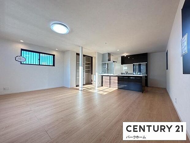 【ダイニング】家族だんらんを楽しめるダイニングルームです!