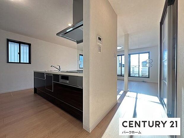 【キッチン】広々したキッチンでお料理もはかどります