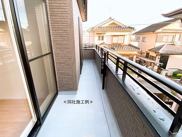 広々したバルコニーで洗濯物も楽ちん!