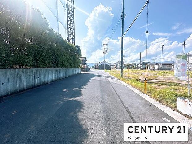 【前面道路】現地の前の道です!道幅は6m以上で広々しています!