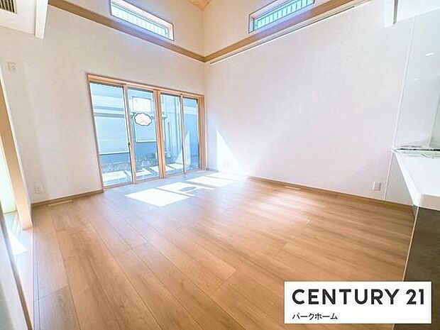 【ダイニング】家族だんらんを楽しめるダイニングルームです!