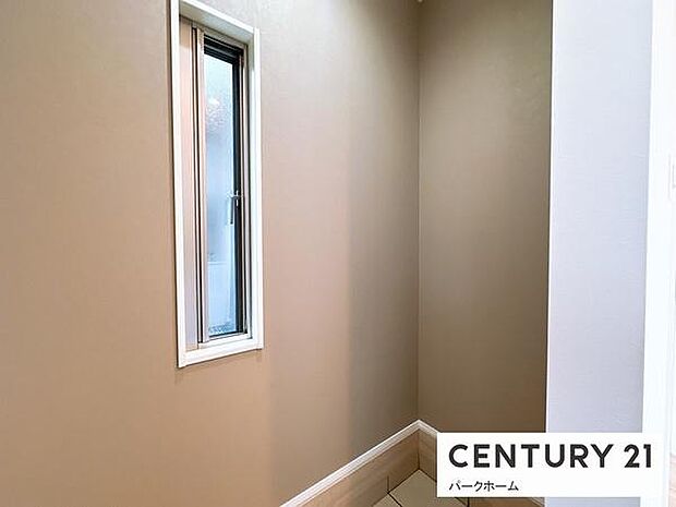 【玄関】土間収納もあり、ベビーカ―やアウトドア用品等も置いておけます！