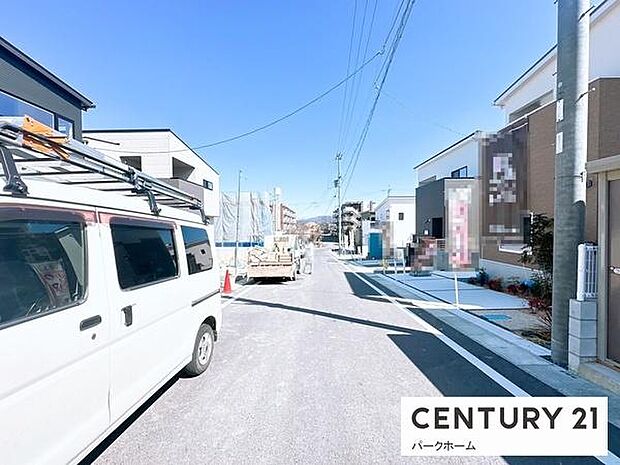 新築が建ち並ぶきれいな分譲地。将来の資産性にも期待できます。(2026年3月12日撮影)