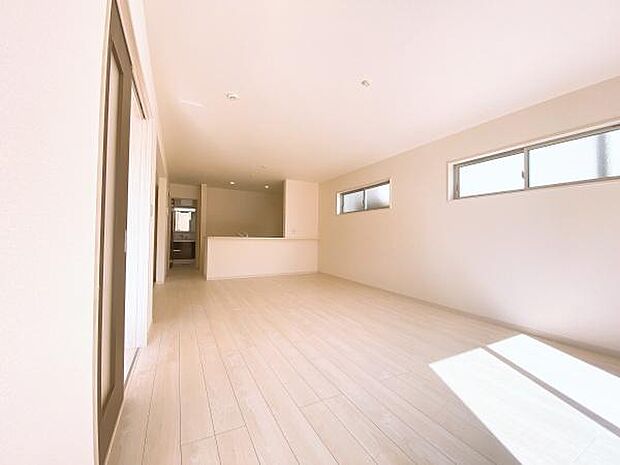 採光性良好!明るいリビングです( ^)o(^ )”