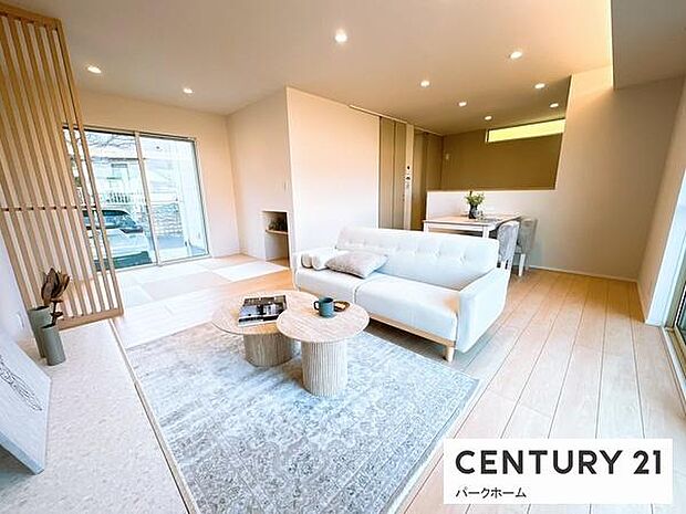 【リビング】明るいリビングです!陽当たりも良く、気持ちのいいリビングになっております。