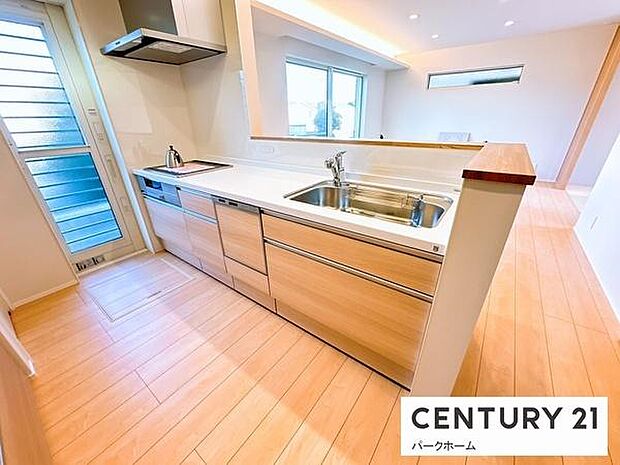 広々としたスペースで快適に料理を楽しめます。忙しい毎日の家事時短にもつながる嬉しい設備です。