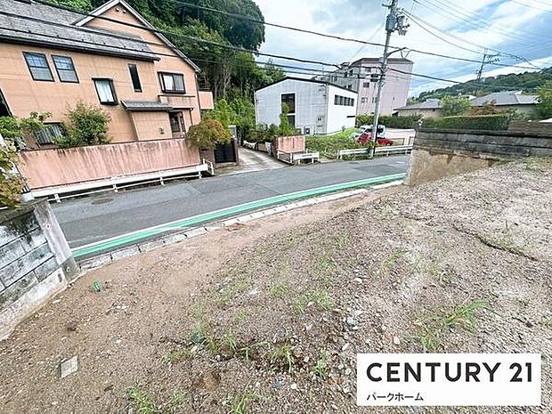 フラットに整えられた敷地面。プランが描きやすい区画です。