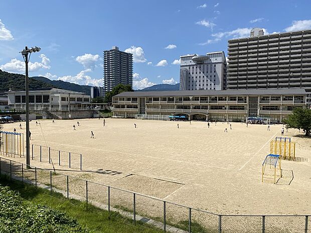大津市立逢坂小学校まで700m