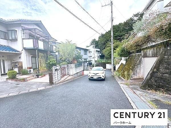 前面はフラットで動線良好。自転車の出入りもスムーズ。