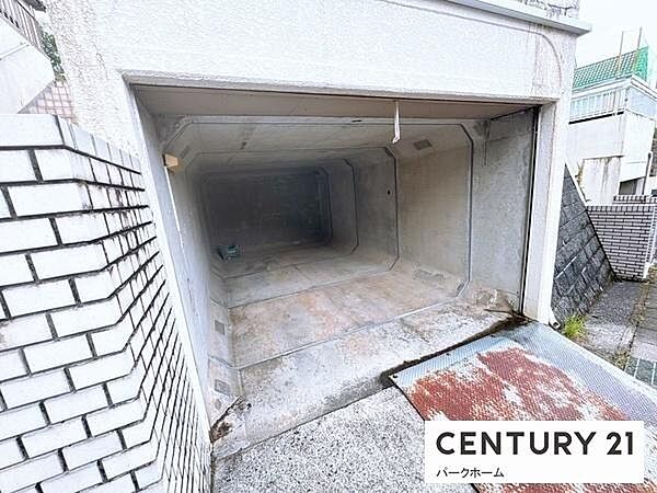 既存のガレージ有り（地下）。お車派にうれしい住まいづくりに