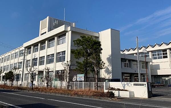 草津市立常盤小学校まで320m