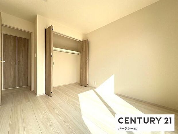 【収納】各居室に収納スペース付