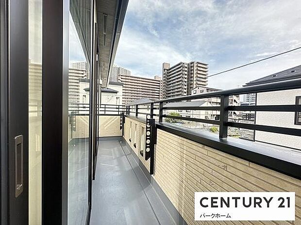 開放感あるワイドバルコニー。洗濯物がしっかり干せます