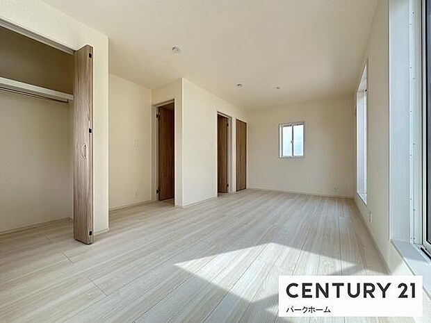 【洋室】広々とした使いやすい洋室です！フレキシブルにご使用いただけます！