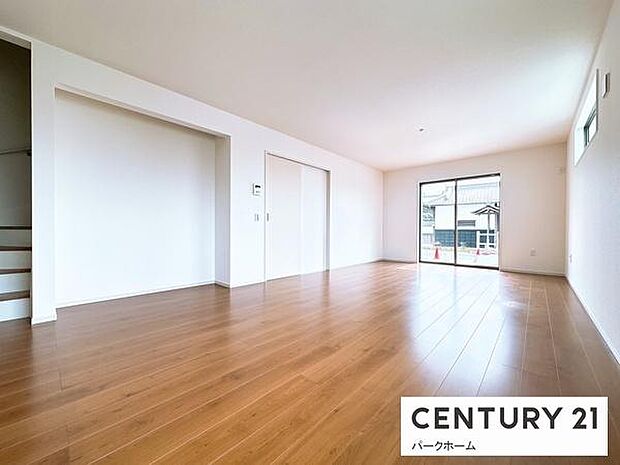 【リビング】リビングイン階段で家族とのコミュニケーションが自然と生まれます。