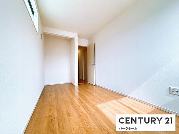 収納力があり寝室としても洋室としても利用可能です。