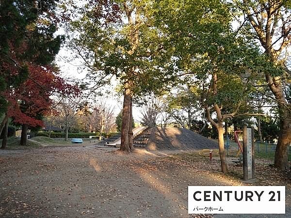 高野公園まで1358m、子どもがどこにいるか把握できるサイズの公園でありながら、十分楽しめる公園です。