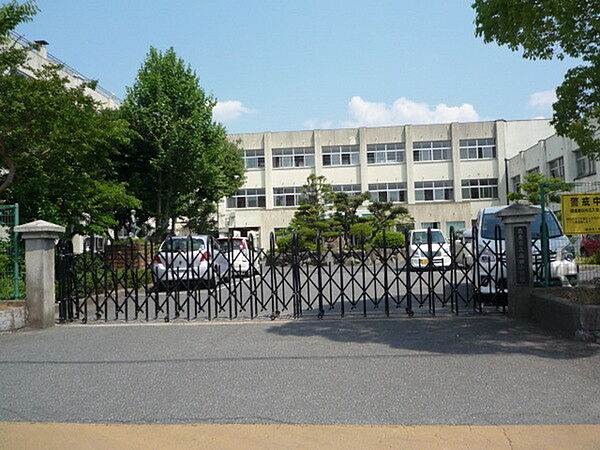 栗東市立治田小学校まで1563m