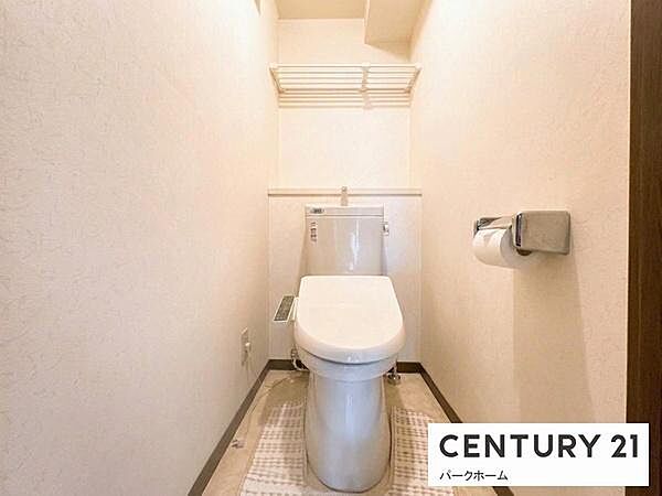 【トイレ】ほっと落ち着くような空間で、ゆったりとお使い頂けます！※AIにて残置物は消してあります。